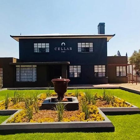 ロバートソン Cellar In Town Bed & Breakfast エクステリア 写真