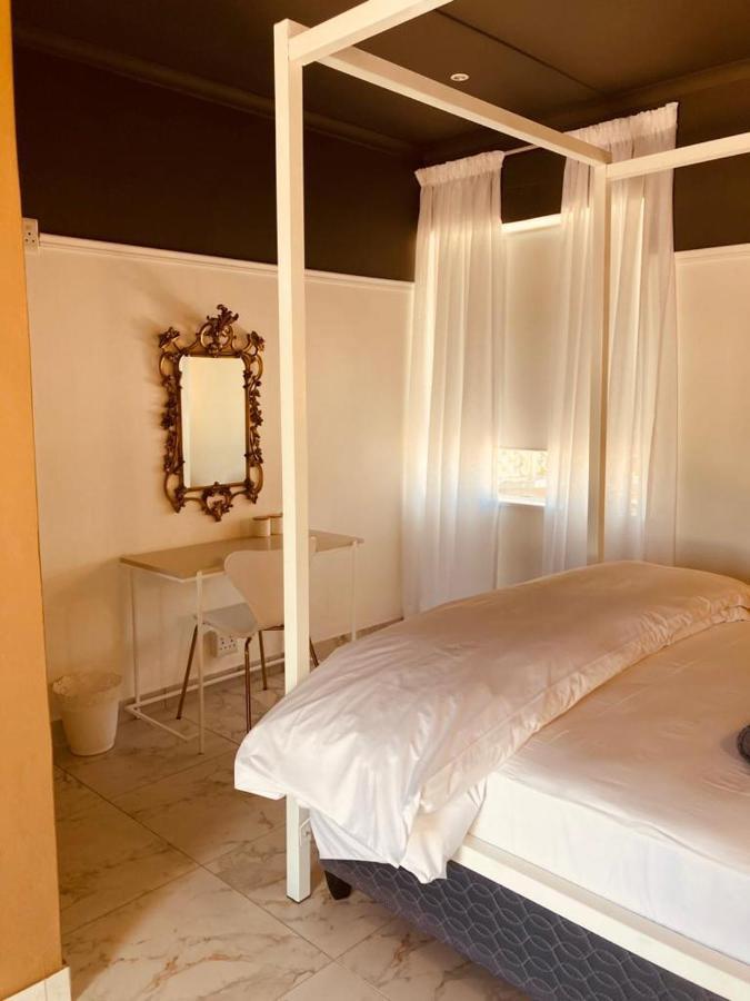ロバートソン Cellar In Town Bed & Breakfast エクステリア 写真